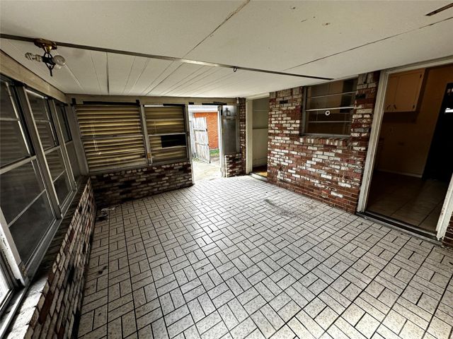 903 Elmwood Drive, Baytown, TX 77520