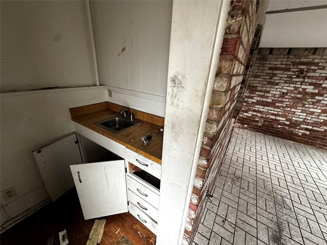 903 Elmwood Drive, Baytown, TX 77520