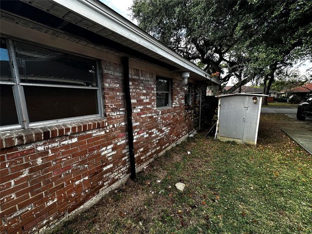 903 Elmwood Drive, Baytown, TX 77520