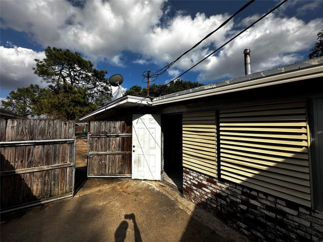 903 Elmwood Drive, Baytown, TX 77520