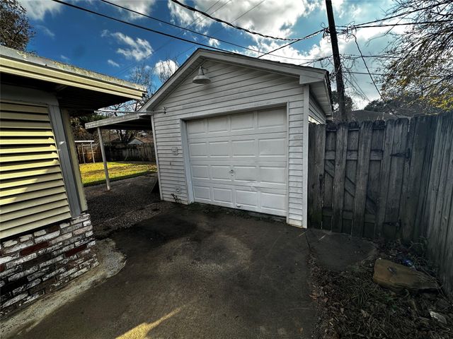 903 Elmwood Drive, Baytown, TX 77520