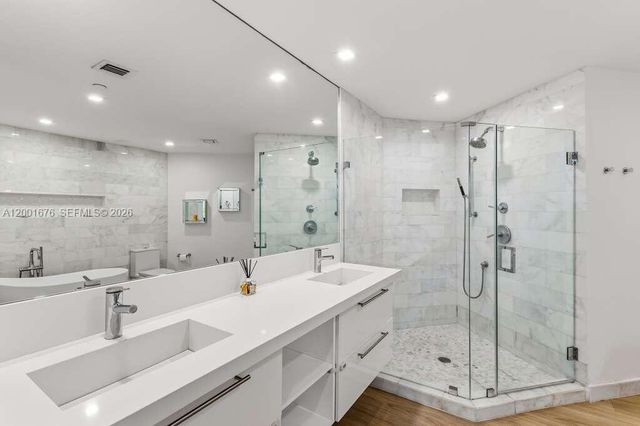 888 Brickell Key Dr 1207, Miami, FL 33131