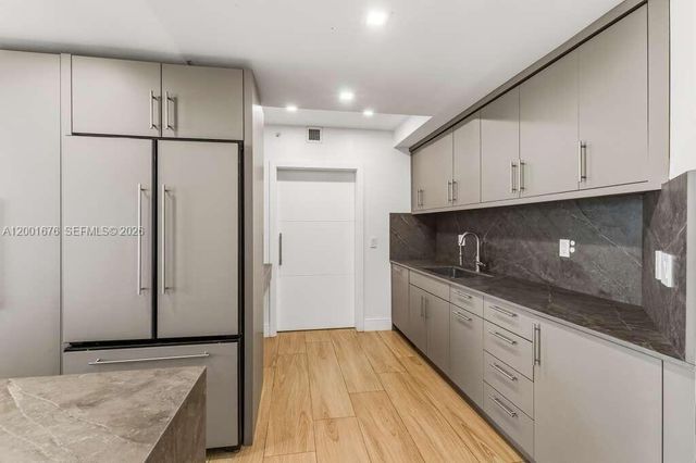 888 Brickell Key Dr 1207, Miami, FL 33131