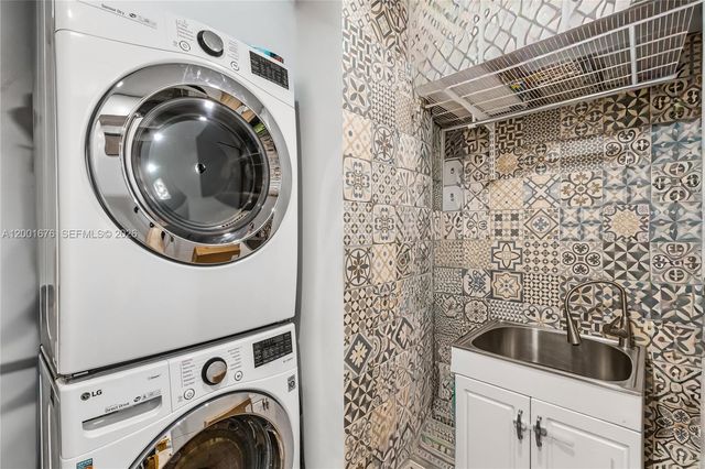 888 Brickell Key Dr 1207, Miami, FL 33131