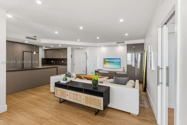 888 Brickell Key Dr 1207, Miami, FL 33131