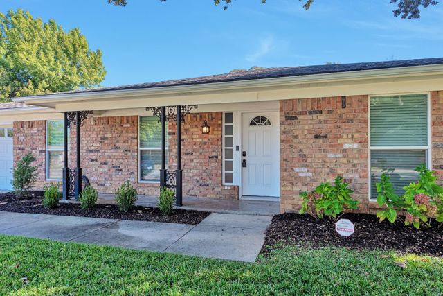 2144 Mountainview Drive, Hurst, TX 76054