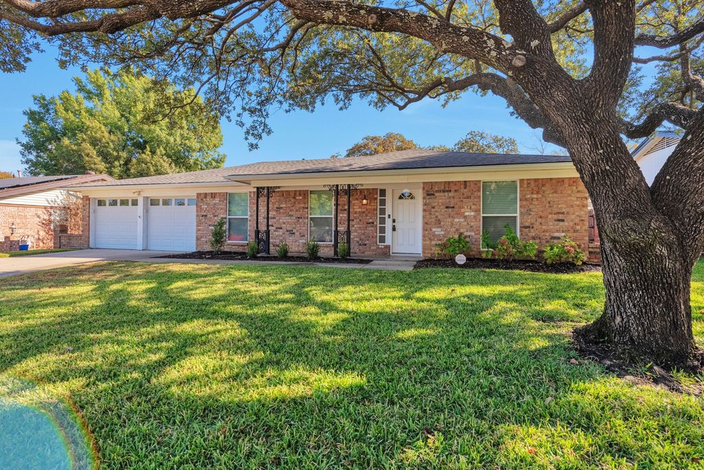 2144 Mountainview Drive, Hurst, TX 76054