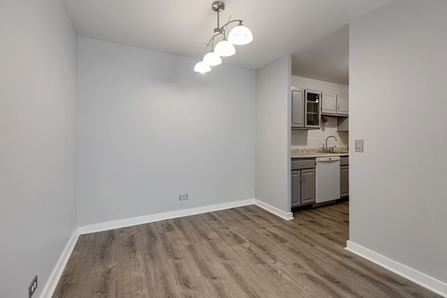 898 Wellington Avenue 218, Elk Grove Village, IL 60007