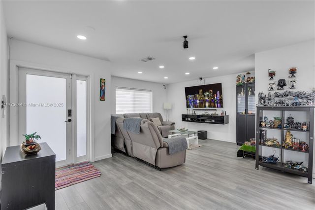 13351 SW 27th St, Miami, FL 33175
