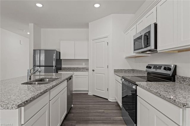 978 Riverbank Drive, Kernersville, NC 27284