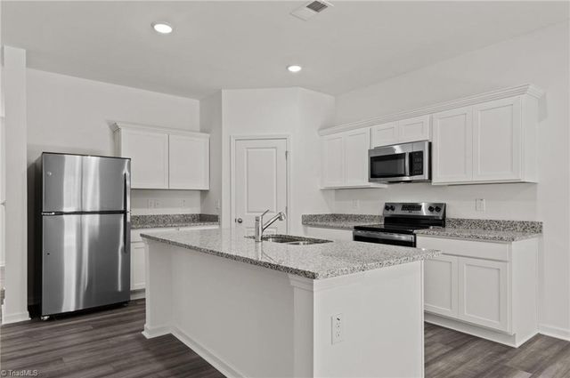 978 Riverbank Drive, Kernersville, NC 27284