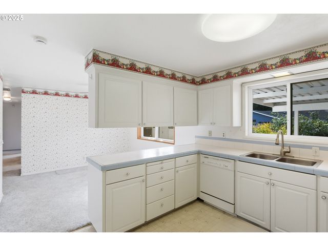 3654 Se BENTLEY St, Hillsboro, OR 97123