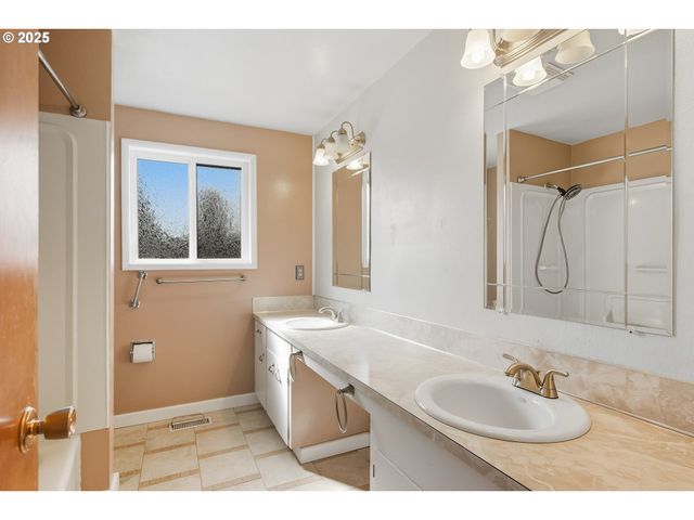 3654 Se BENTLEY St, Hillsboro, OR 97123