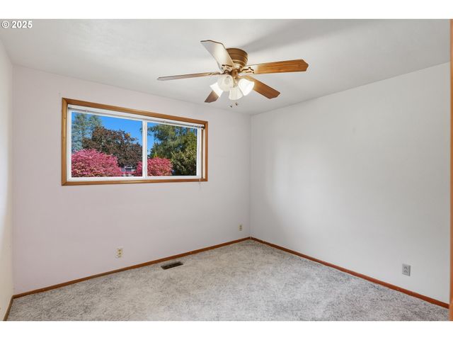 3654 Se BENTLEY St, Hillsboro, OR 97123