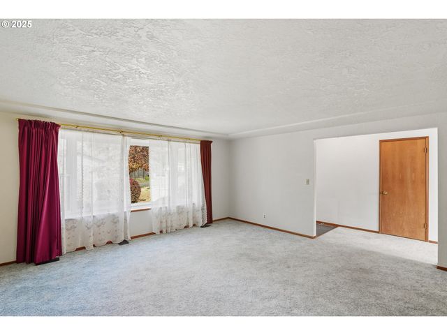 3654 Se BENTLEY St, Hillsboro, OR 97123