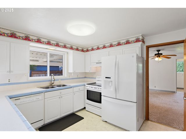 3654 Se BENTLEY St, Hillsboro, OR 97123