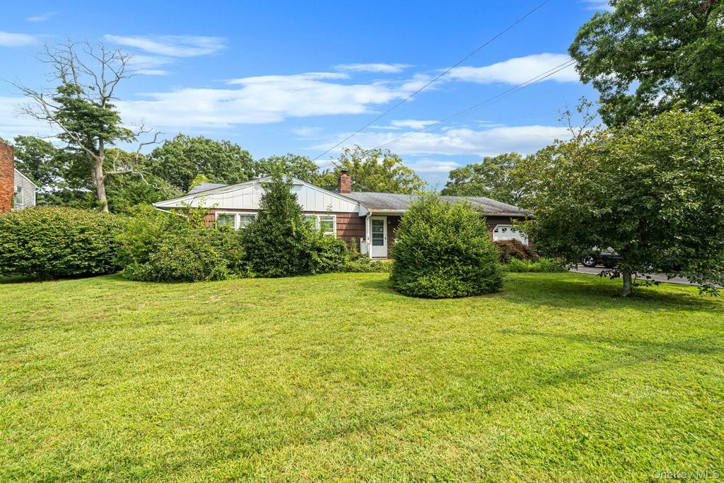 2345 Louis Kossuth Avenue, Ronkonkoma, NY 11779 — photo 2
