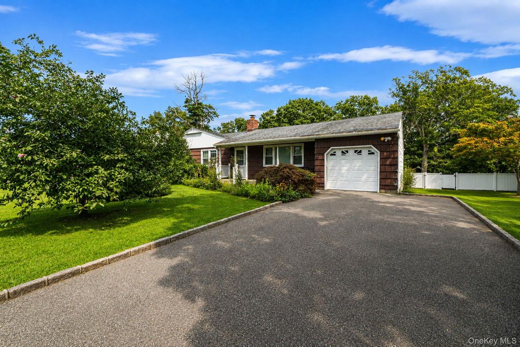 2345 Louis Kossuth Avenue, Ronkonkoma, NY 11779 — photo 3