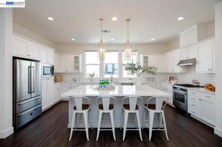 2042 Halo Ln, Alameda, CA 94501