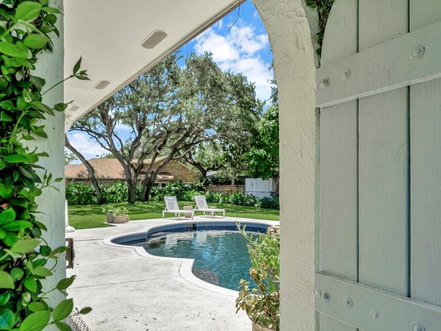 246 Live Oak Road, Vero Beach, FL 32963