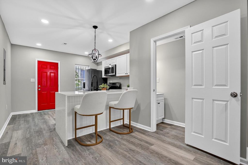 Image 10 of property listing at 2512 E MONUMENT ST, Baltimore, MD 21205