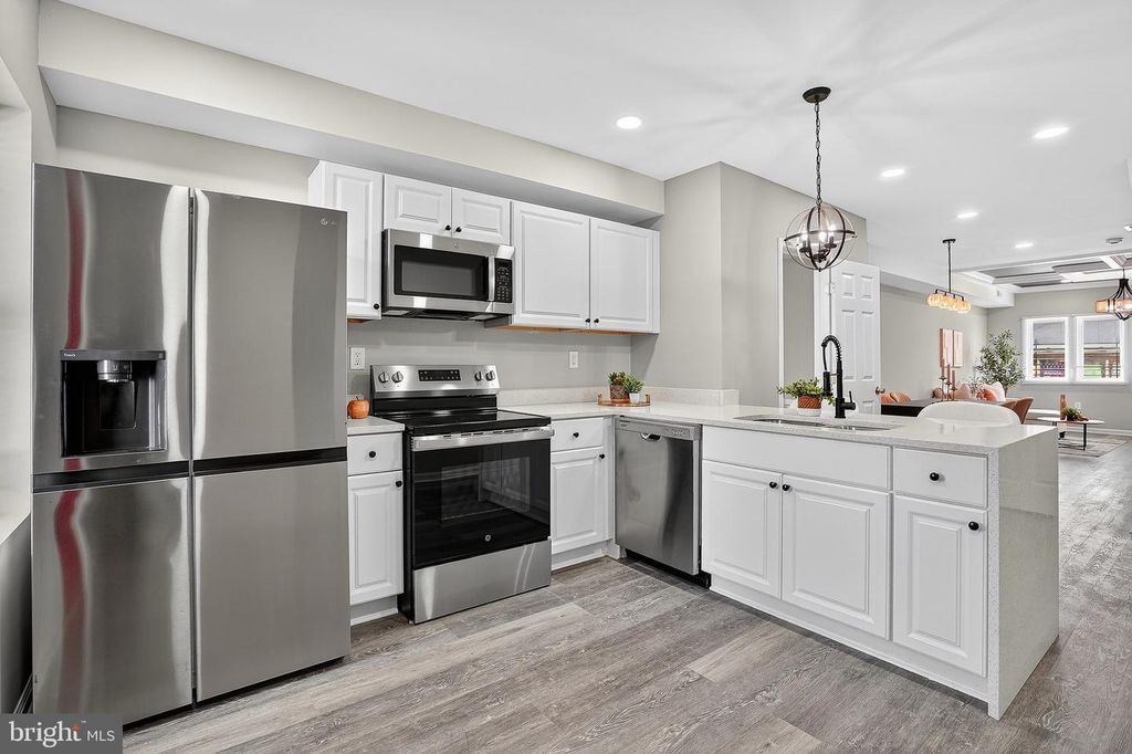 Image 12 of property listing at 2512 E MONUMENT ST, Baltimore, MD 21205