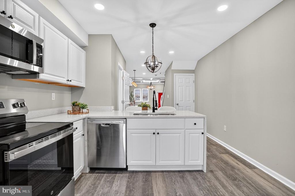 Image 13 of property listing at 2512 E MONUMENT ST, Baltimore, MD 21205