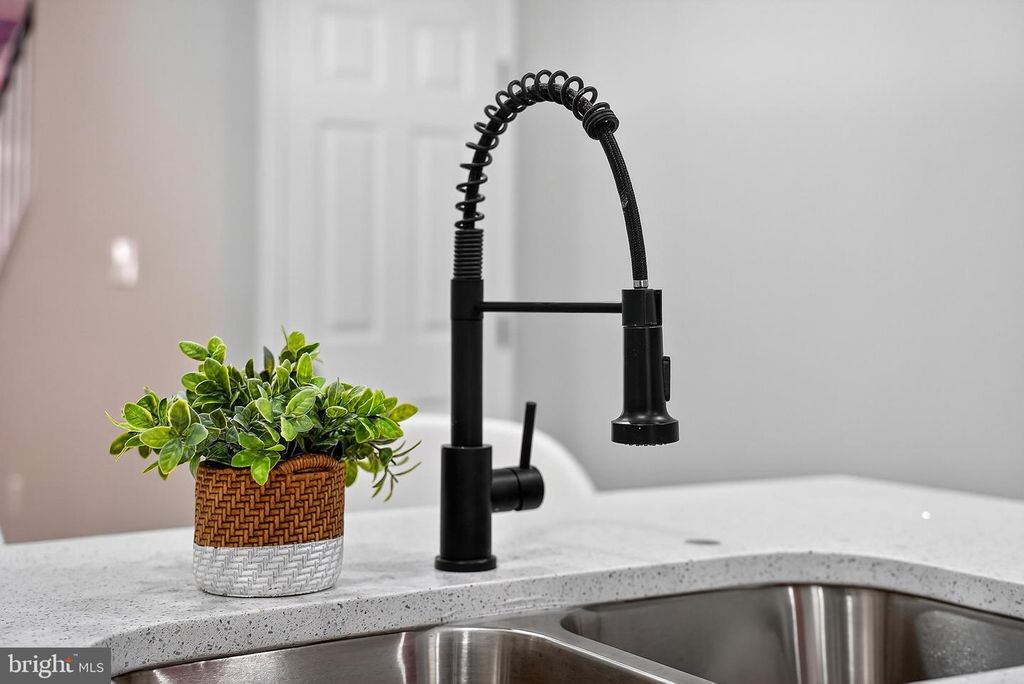 Image 14 of property listing at 2512 E MONUMENT ST, Baltimore, MD 21205