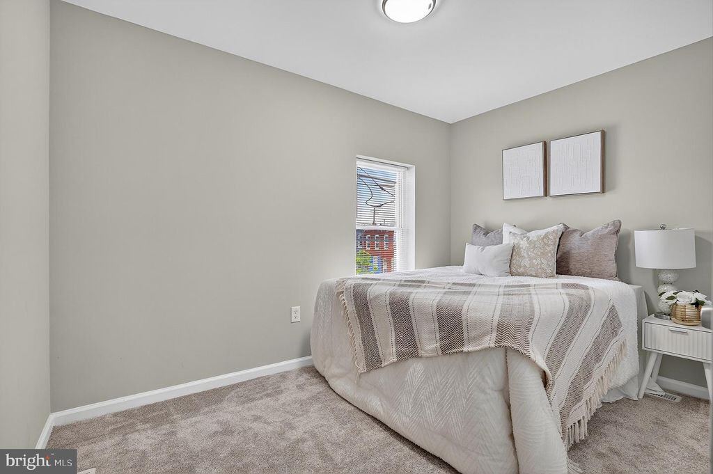 Image 16 of property listing at 2512 E MONUMENT ST, Baltimore, MD 21205