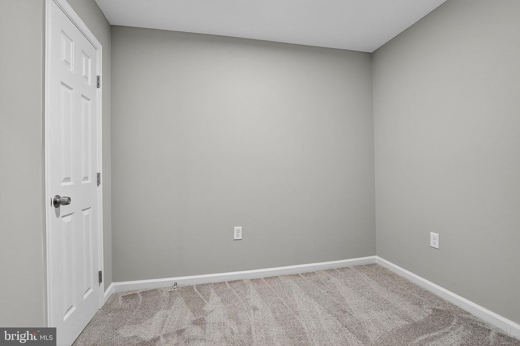 Image 18 of property listing at 2512 E MONUMENT ST, Baltimore, MD 21205