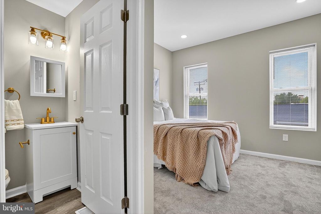 Image 21 of property listing at 2512 E MONUMENT ST, Baltimore, MD 21205