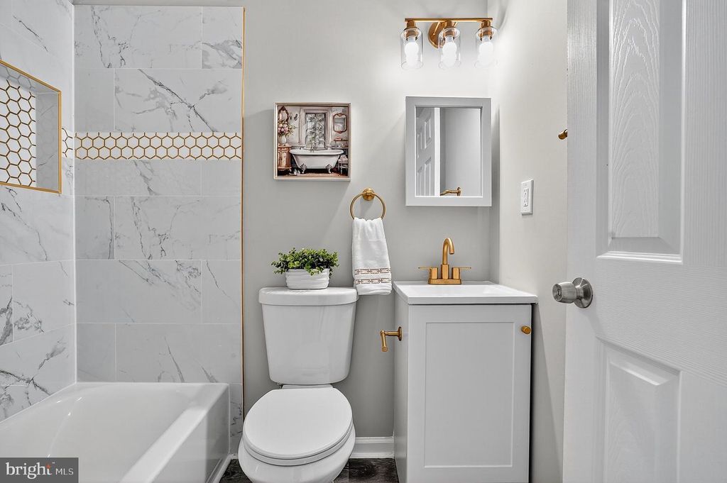 Image 22 of property listing at 2512 E MONUMENT ST, Baltimore, MD 21205