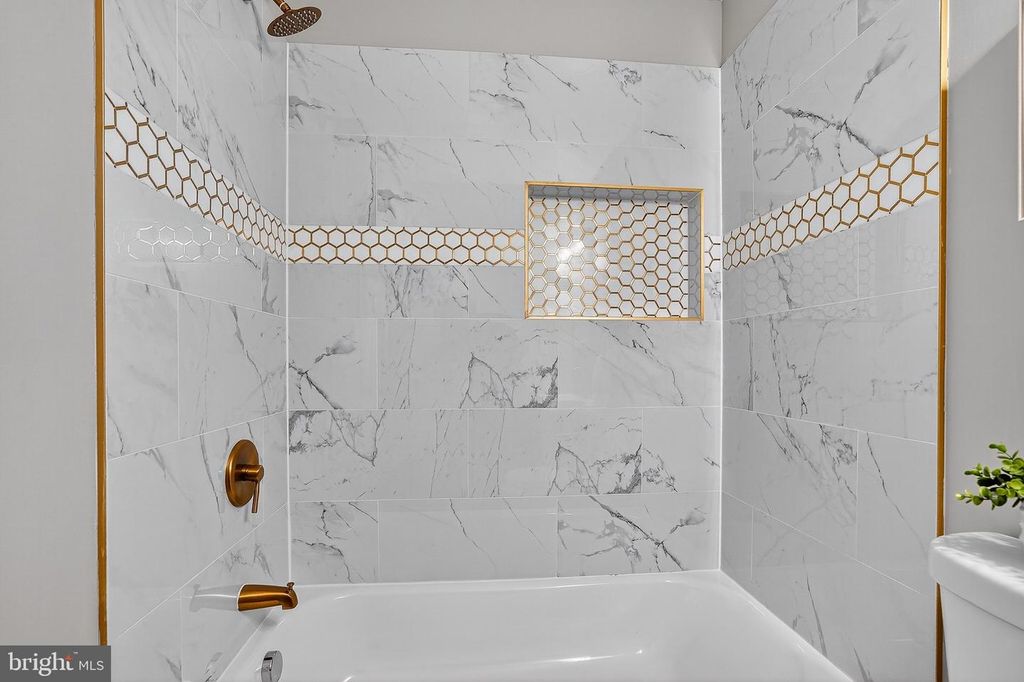 Image 23 of property listing at 2512 E MONUMENT ST, Baltimore, MD 21205