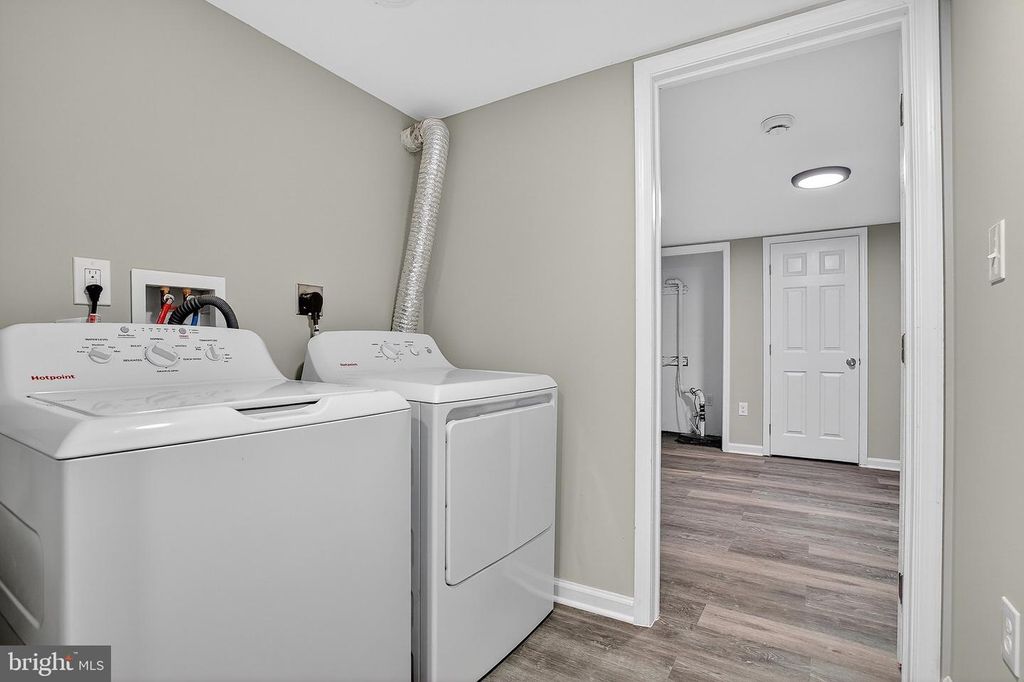 Image 27 of property listing at 2512 E MONUMENT ST, Baltimore, MD 21205