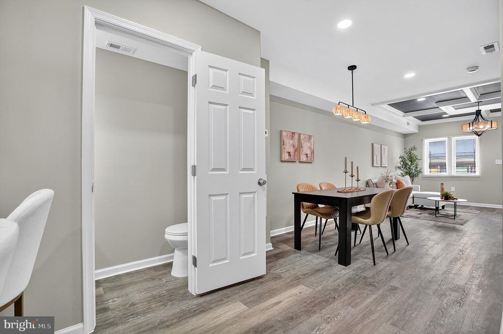 Image 7 of property listing at 2512 E MONUMENT ST, Baltimore, MD 21205