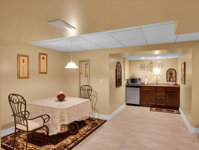 8532 Suffolk Drive, Rockford, IL 61108