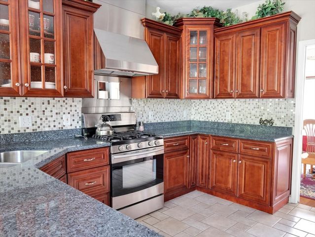 8532 Suffolk Drive, Rockford, IL 61108