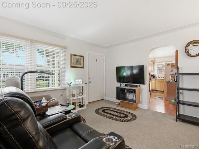 27877 Ponchartrain Street, Harrison Charter Township, MI 48045
