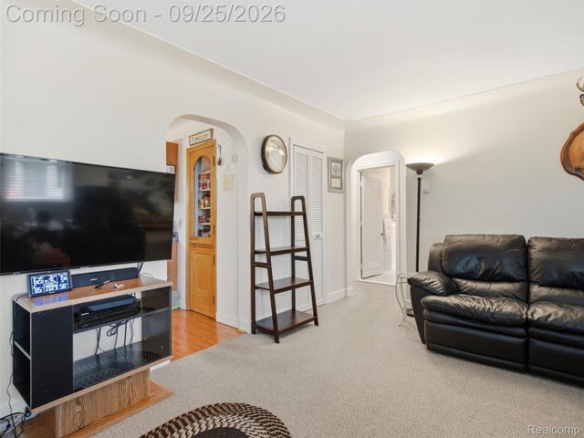 27877 Ponchartrain Street, Harrison Charter Township, MI 48045
