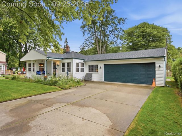 27877 Ponchartrain Street, Harrison Charter Township, MI 48045