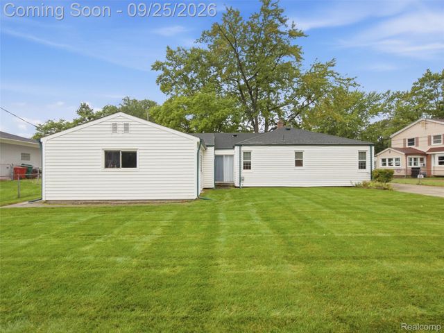 27877 Ponchartrain Street, Harrison Charter Township, MI 48045