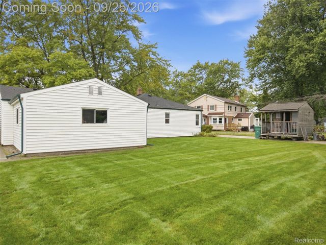 27877 Ponchartrain Street, Harrison Charter Township, MI 48045