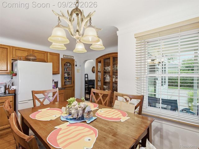 27877 Ponchartrain Street, Harrison Charter Township, MI 48045