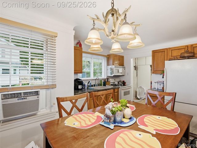 27877 Ponchartrain Street, Harrison Charter Township, MI 48045