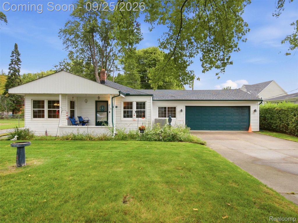 27877 Ponchartrain Street, Harrison Charter Township, MI 48045
