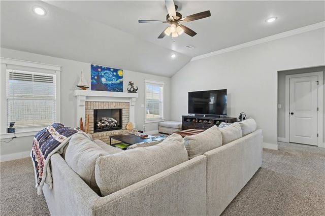 1807 E Hudson Drive, Siloam Springs, AR 72761