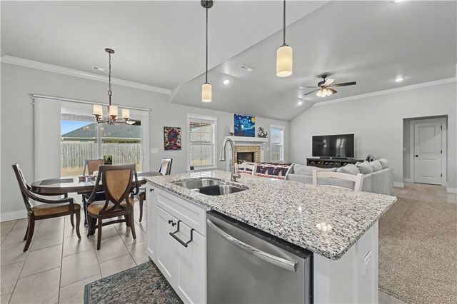 1807 E Hudson Drive, Siloam Springs, AR 72761