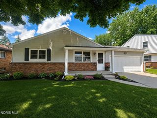 2943 Iroquois Drive, Oregon, OH 43616