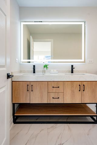 6964 W Cleveland Street, Niles, IL 60714