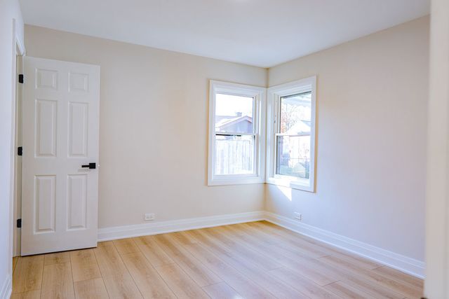 6964 W Cleveland Street, Niles, IL 60714